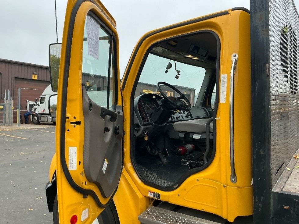 Flatbed Truck-Light and Medium Duty Trucks-Freightliner-2023-M2-Denver-CO-125,590\n\t\tmiles-$ 74,000 - Image 12