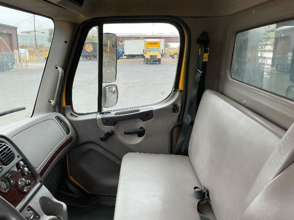 Flatbed Truck-Light and Medium Duty Trucks-Freightliner-2023-M2-Denver-CO-125,590\n\t\tmiles-$ 74,000 - Image 15
