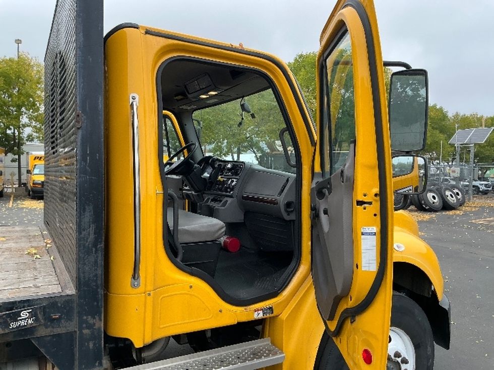 Flatbed Truck-Light and Medium Duty Trucks-Freightliner-2023-M2-Denver-CO-125,590\n\t\tmiles-$ 74,000 - Image 16