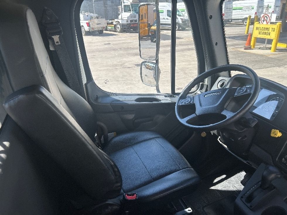 Flatbed Truck-Light and Medium Duty Trucks-Freightliner-2024-M2P-Torrance-CA-12,281\n\t\tmiles-$ 93,500 - Image 22