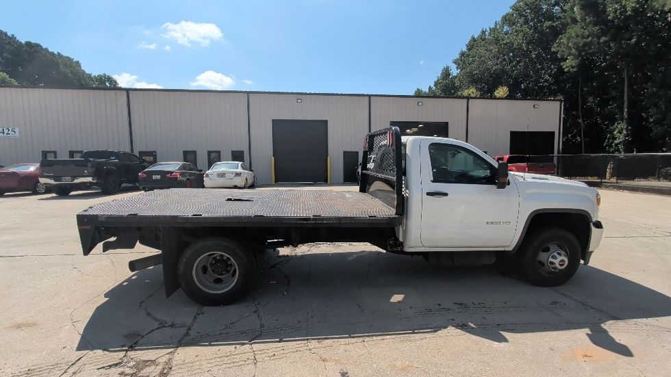 Flatbed Truck-Light and Medium Duty Trucks-GMC-2017-SIERRA-Suwanee-GA-221,369\n\t\tmiles-$ 9,500 - Image 11