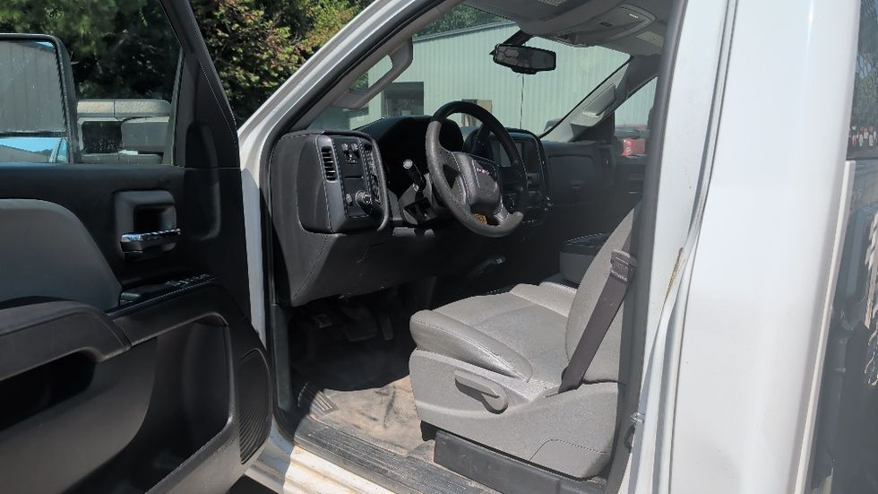 Flatbed Truck-Light and Medium Duty Trucks-GMC-2017-SIERRA-Suwanee-GA-221,369\n\t\tmiles-$ 9,500 - Image 12