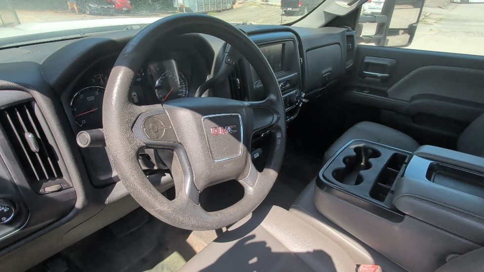 Flatbed Truck-Light and Medium Duty Trucks-GMC-2017-SIERRA-Suwanee-GA-221,369\n\t\tmiles-$ 9,500 - Image 13