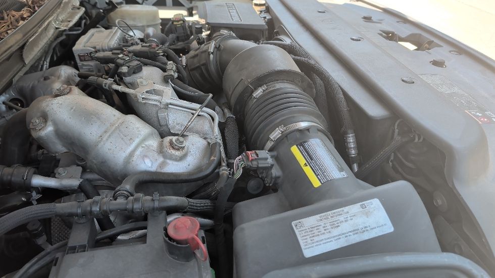 Flatbed Truck-Light and Medium Duty Trucks-GMC-2017-SIERRA-Suwanee-GA-221,369\n\t\tmiles-$ 9,500 - Image 19