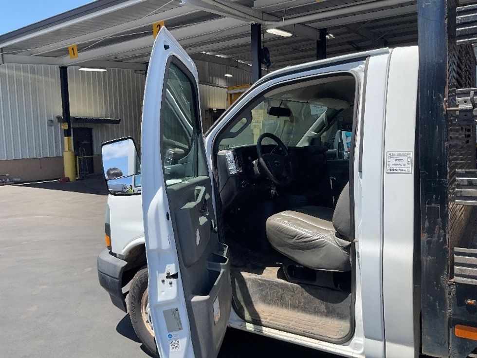Flatbed Truck-Light and Medium Duty Trucks-GMC-2019-G33503-Anaheim-CA-49,571\n\t\tmiles-$ 26,750 - Image 16
