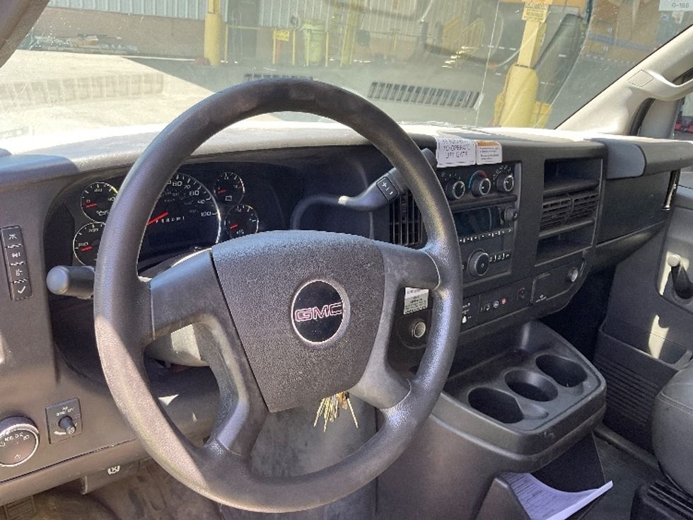 Flatbed Truck-Light and Medium Duty Trucks-GMC-2019-G33503-Anaheim-CA-49,571\n\t\tmiles-$ 26,750 - Image 17
