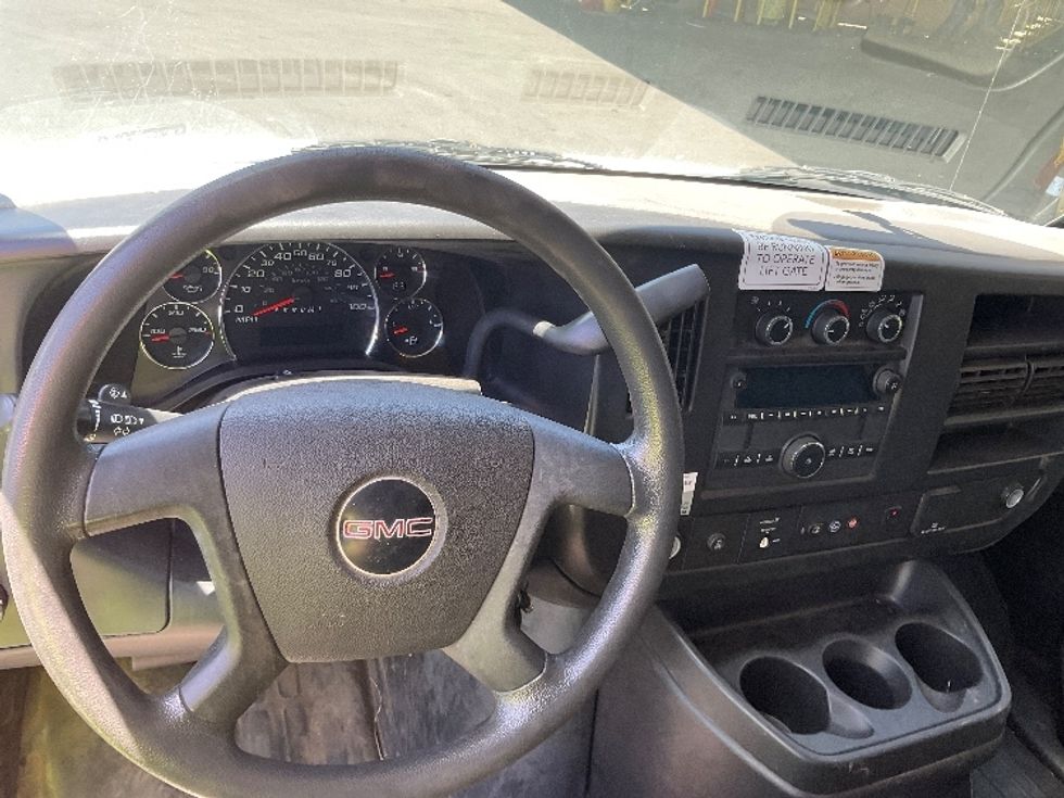 Flatbed Truck-Light and Medium Duty Trucks-GMC-2019-G33503-Anaheim-CA-49,571\n\t\tmiles-$ 26,750 - Image 18