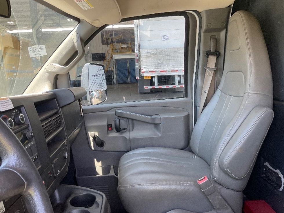 Flatbed Truck-Light and Medium Duty Trucks-GMC-2019-G33503-Anaheim-CA-49,571\n\t\tmiles-$ 26,750 - Image 19