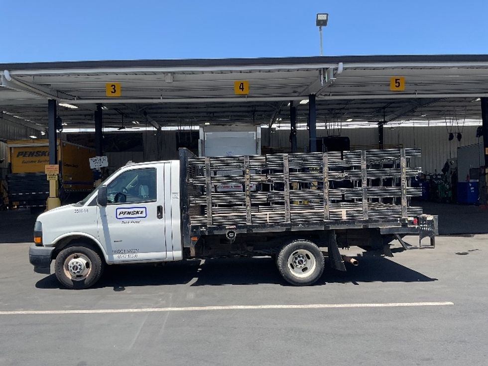 Flatbed Truck-Light and Medium Duty Trucks-GMC-2019-G33503-Anaheim-CA-49,571\n\t\tmiles-$ 26,750 - Image 4