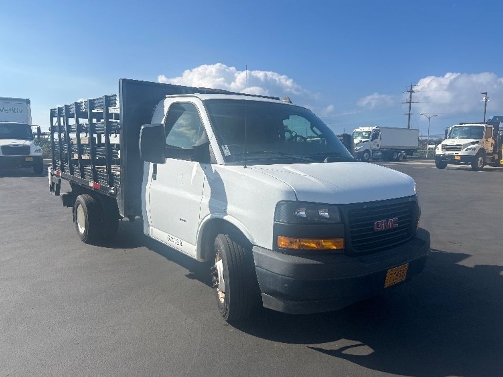 Flatbed Truck-Light and Medium Duty Trucks-GMC-2019-G33503-Torrance-CA-20,800\n\t\tmiles-$ 31,750 - Image 1