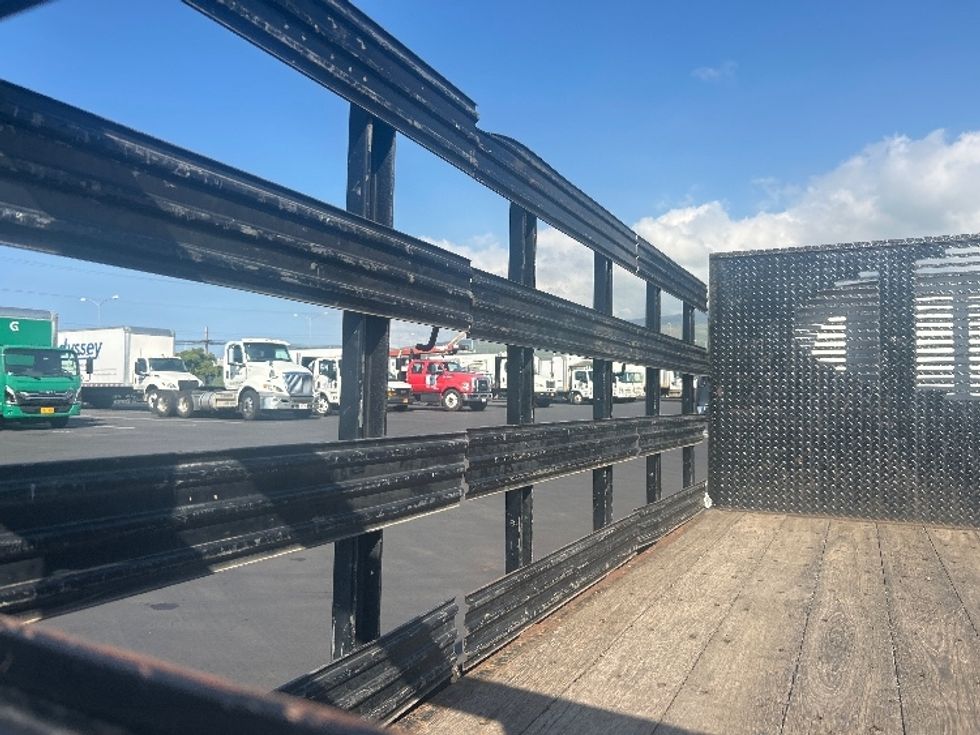 Flatbed Truck-Light and Medium Duty Trucks-GMC-2019-G33503-Torrance-CA-20,800\n\t\tmiles-$ 31,750 - Image 10