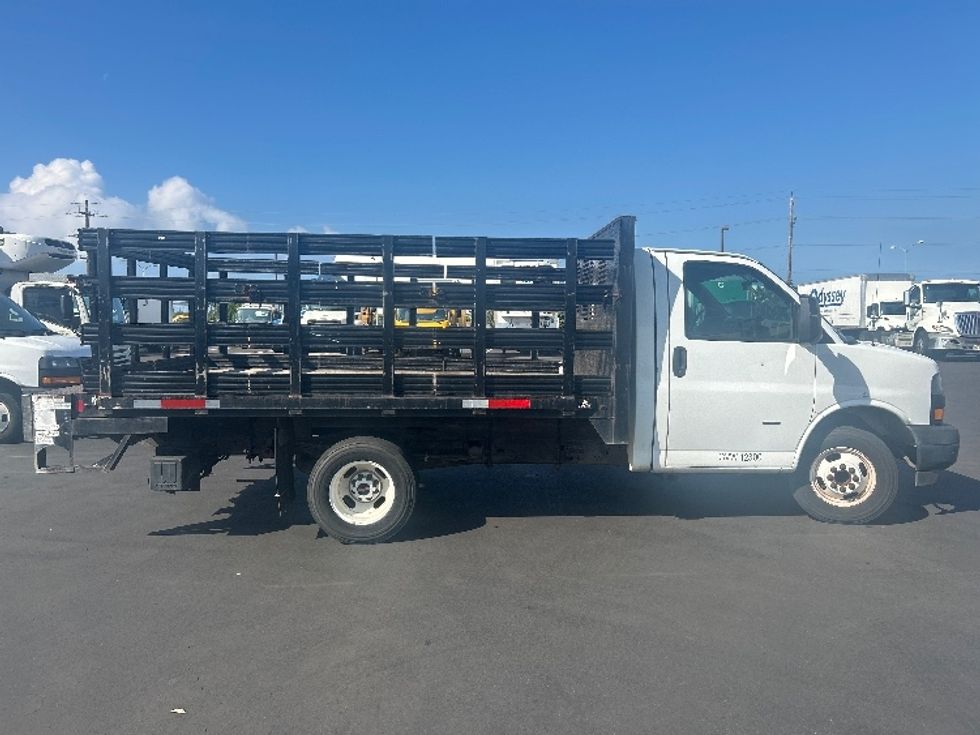 Flatbed Truck-Light and Medium Duty Trucks-GMC-2019-G33503-Torrance-CA-20,800\n\t\tmiles-$ 31,750 - Image 14