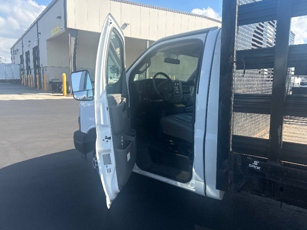 Flatbed Truck-Light and Medium Duty Trucks-GMC-2019-G33503-Torrance-CA-20,800\n\t\tmiles-$ 31,750 - Image 15