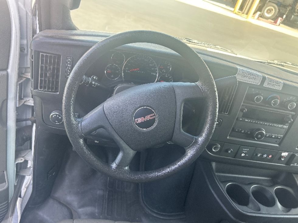 Flatbed Truck-Light and Medium Duty Trucks-GMC-2019-G33503-Torrance-CA-20,800\n\t\tmiles-$ 31,750 - Image 17