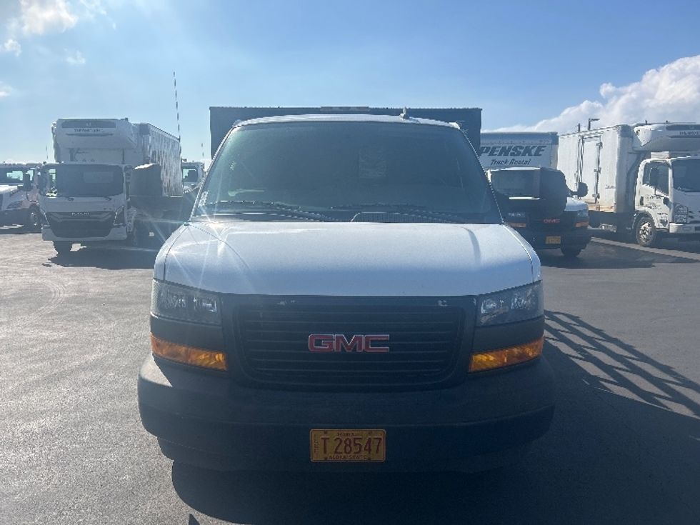 Flatbed Truck-Light and Medium Duty Trucks-GMC-2019-G33503-Torrance-CA-20,800\n\t\tmiles-$ 31,750 - Image 2