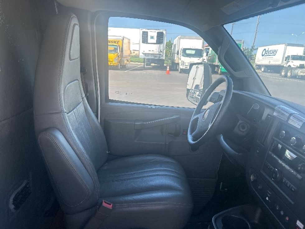 Flatbed Truck-Light and Medium Duty Trucks-GMC-2019-G33503-Torrance-CA-20,800\n\t\tmiles-$ 31,750 - Image 21