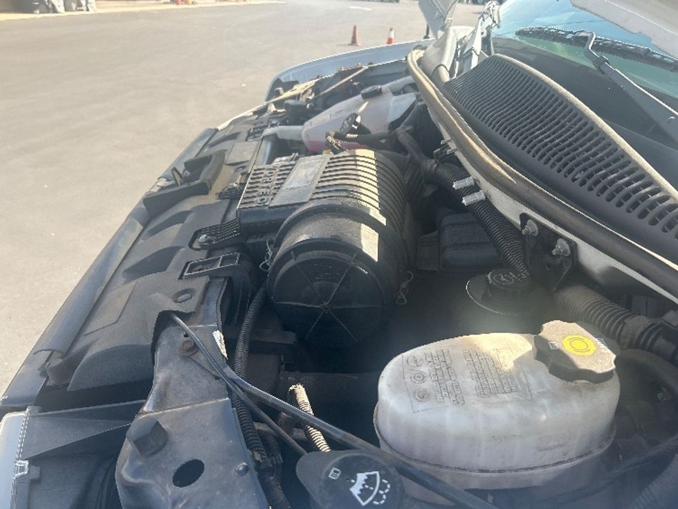 Flatbed Truck-Light and Medium Duty Trucks-GMC-2019-G33503-Torrance-CA-20,800\n\t\tmiles-$ 31,750 - Image 23