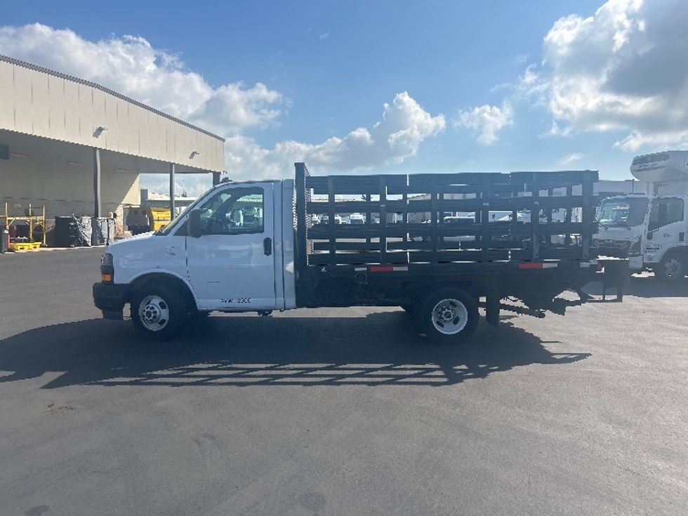 Flatbed Truck-Light and Medium Duty Trucks-GMC-2019-G33503-Torrance-CA-20,800\n\t\tmiles-$ 31,750 - Image 4