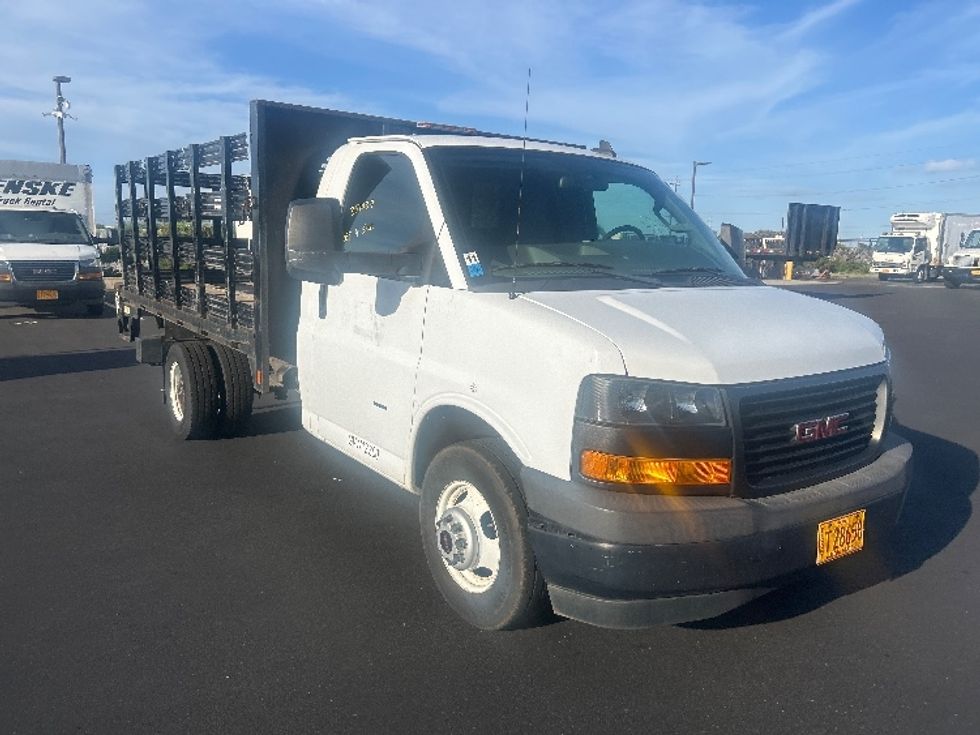 Flatbed Truck-Light and Medium Duty Trucks-GMC-2019-G33503-Torrance-CA-39,562\n\t\tmiles-$ 30,250 - Image 1