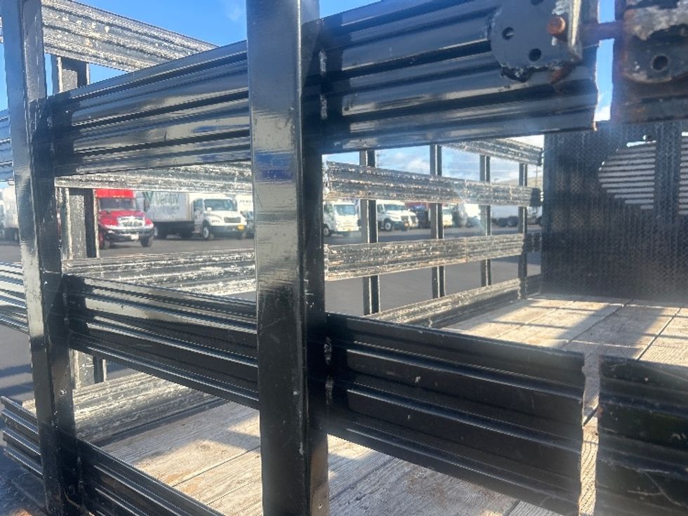 Flatbed Truck-Light and Medium Duty Trucks-GMC-2019-G33503-Torrance-CA-39,562\n\t\tmiles-$ 30,250 - Image 11