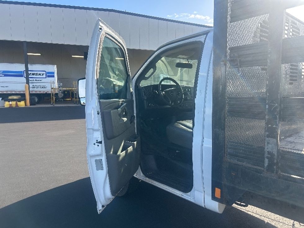 Flatbed Truck-Light and Medium Duty Trucks-GMC-2019-G33503-Torrance-CA-39,562\n\t\tmiles-$ 30,250 - Image 16