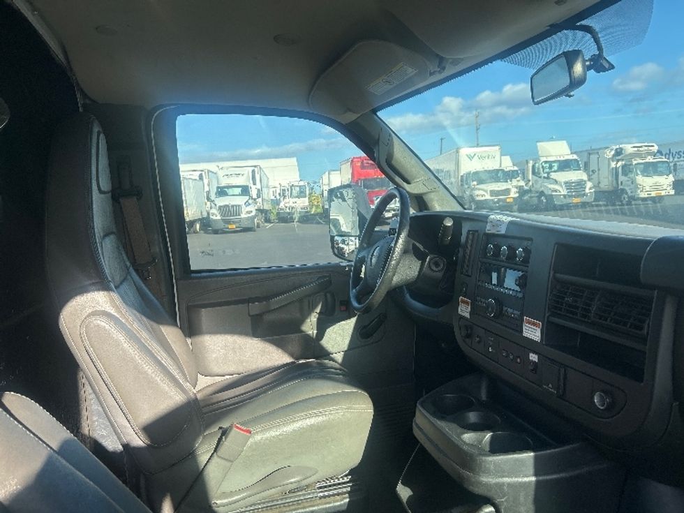 Flatbed Truck-Light and Medium Duty Trucks-GMC-2019-G33503-Torrance-CA-39,562\n\t\tmiles-$ 30,250 - Image 22