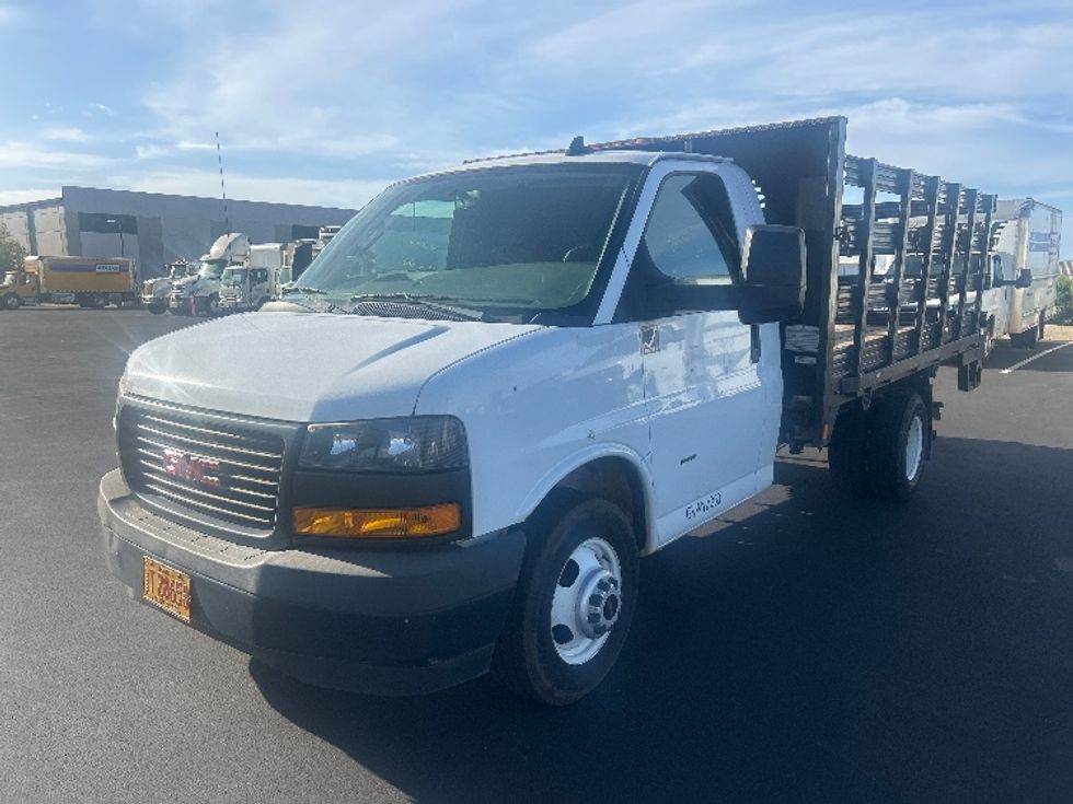 Flatbed Truck-Light and Medium Duty Trucks-GMC-2019-G33503-Torrance-CA-39,562\n\t\tmiles-$ 30,250 - Image 3