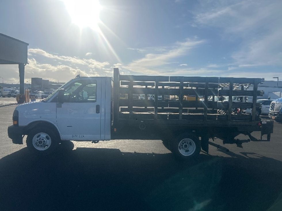 Flatbed Truck-Light and Medium Duty Trucks-GMC-2019-G33503-Torrance-CA-39,562\n\t\tmiles-$ 30,250 - Image 4