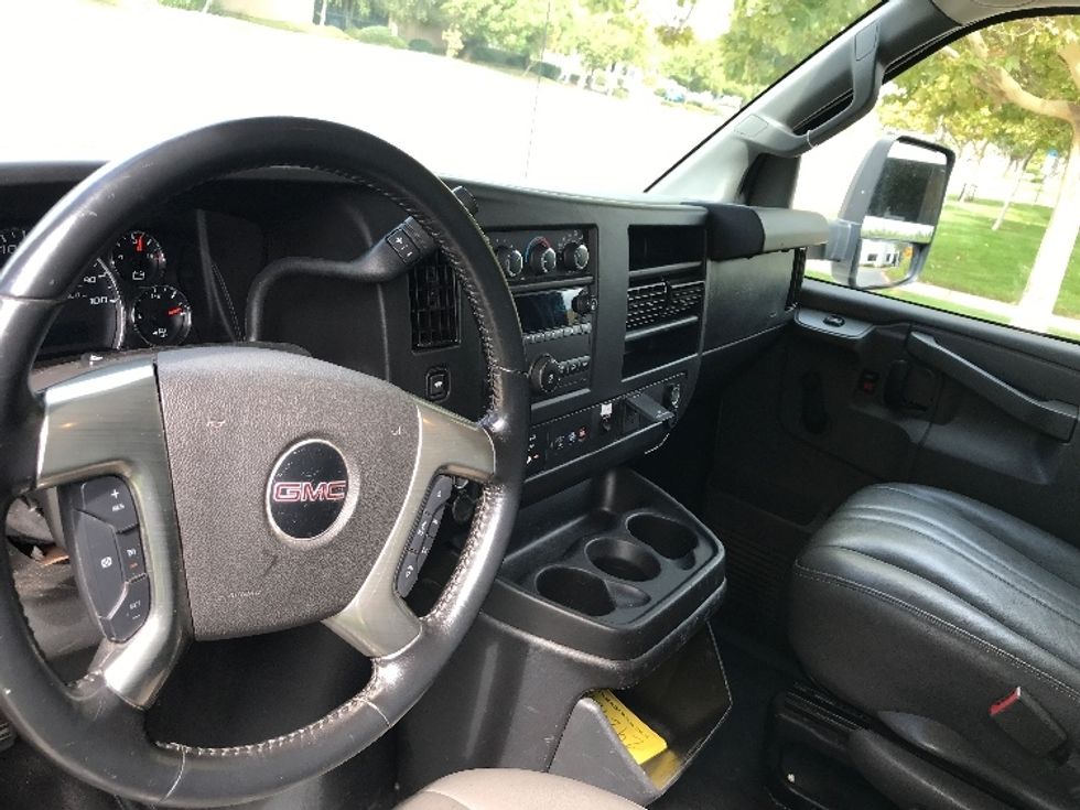 Flatbed Truck-Light and Medium Duty Trucks-GMC-2019-G33503-Torrance-CA-39,960\n\t\tmiles-$ 30,500 - Image 18