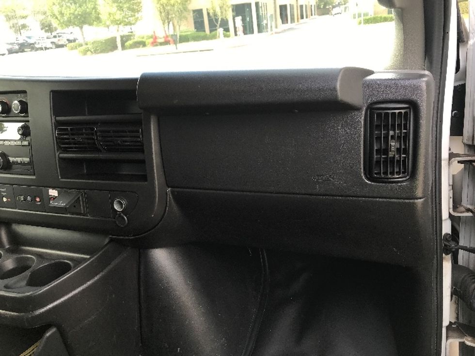 Flatbed Truck-Light and Medium Duty Trucks-GMC-2019-G33503-Torrance-CA-39,960\n\t\tmiles-$ 30,500 - Image 21