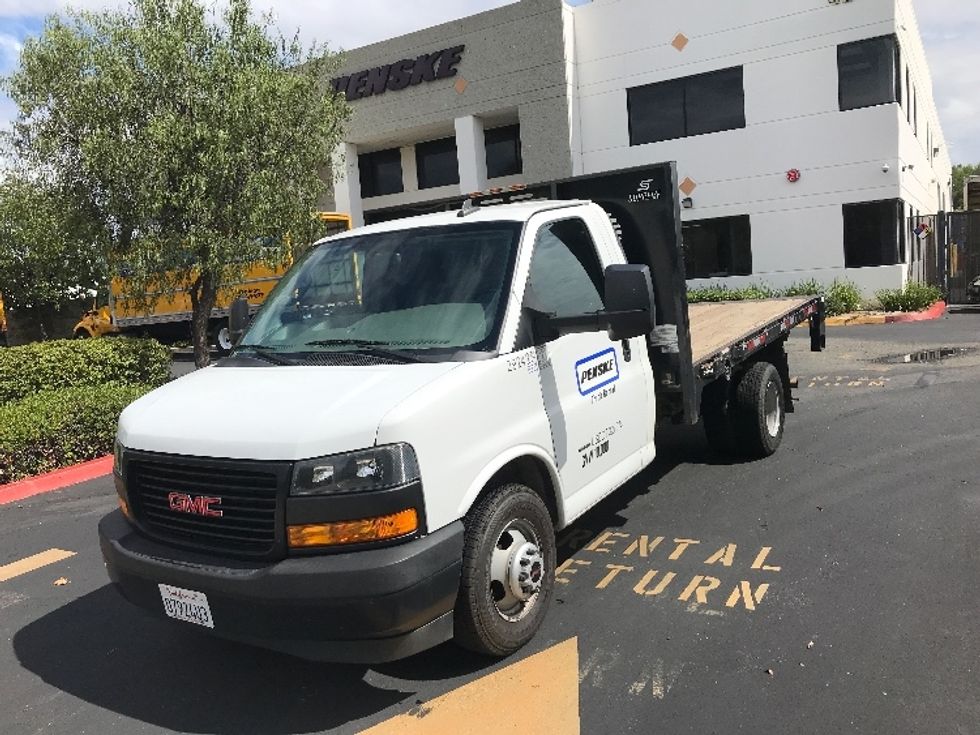 Flatbed Truck-Light and Medium Duty Trucks-GMC-2019-G33503-Torrance-CA-39,960\n\t\tmiles-$ 30,500 - Image 3