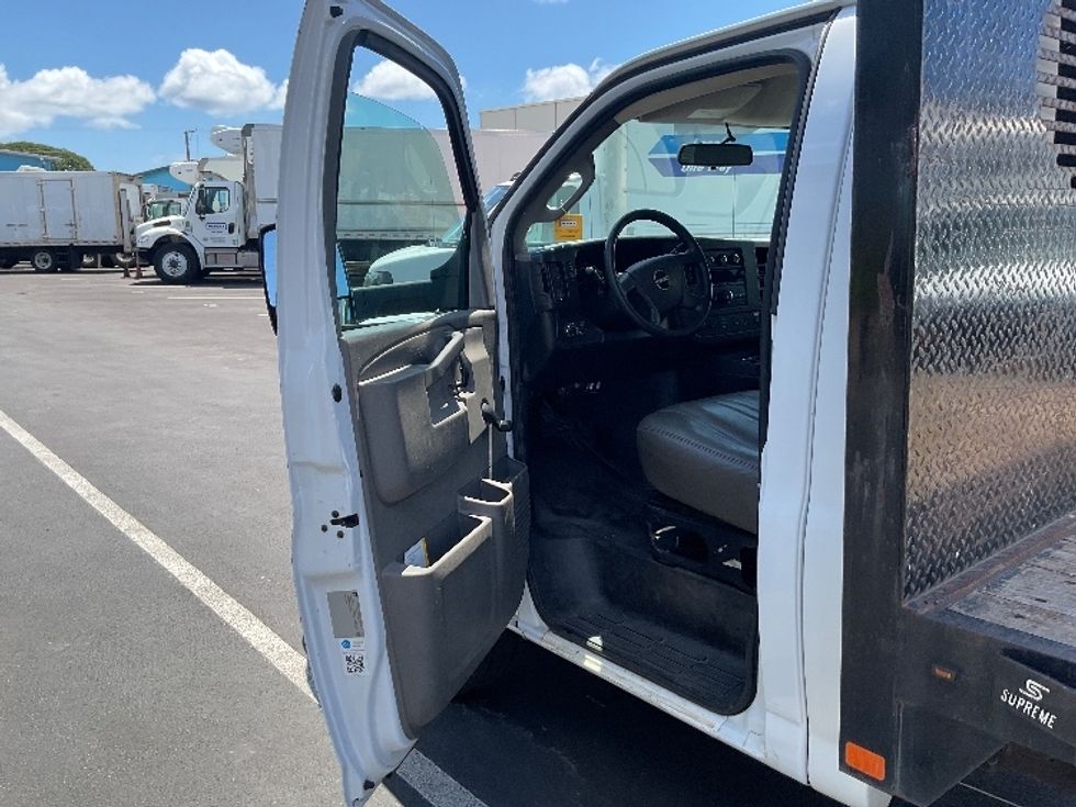 Flatbed Truck-Light and Medium Duty Trucks-GMC-2019-G33503-Torrance-CA-47,742\n\t\tmiles-$ 29,500 - Image 13