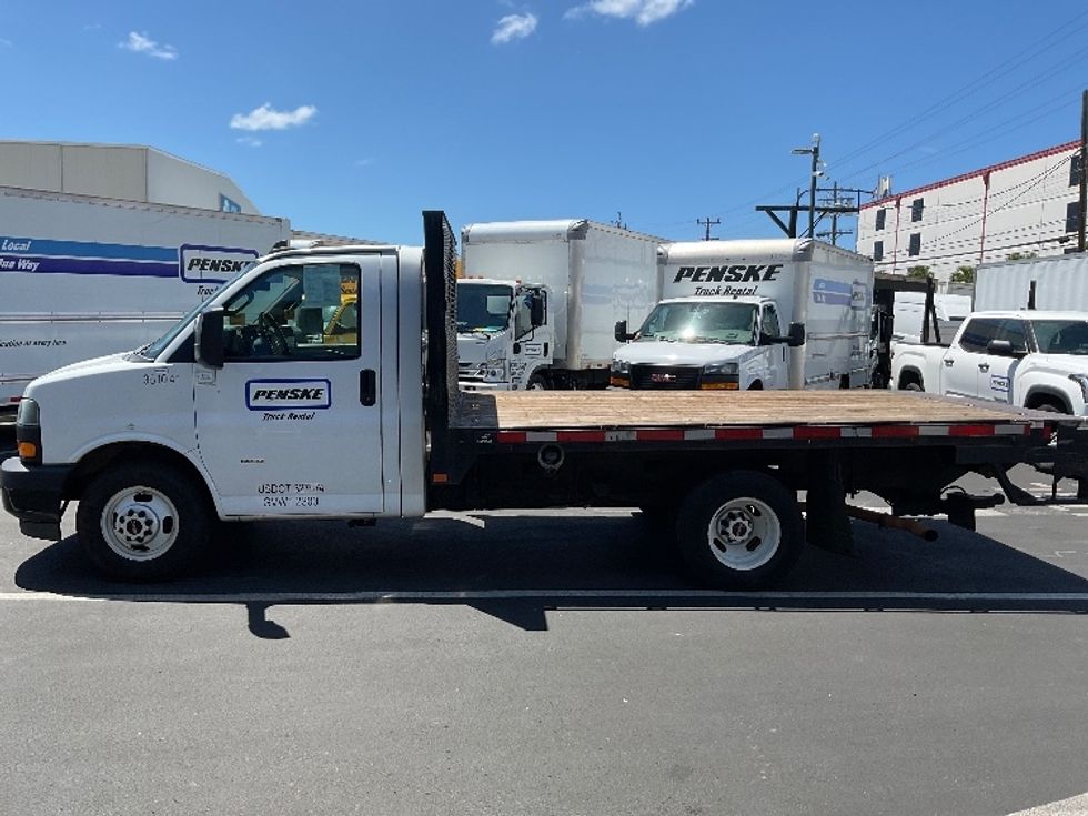 Flatbed Truck-Light and Medium Duty Trucks-GMC-2019-G33503-Torrance-CA-47,742\n\t\tmiles-$ 29,500 - Image 4