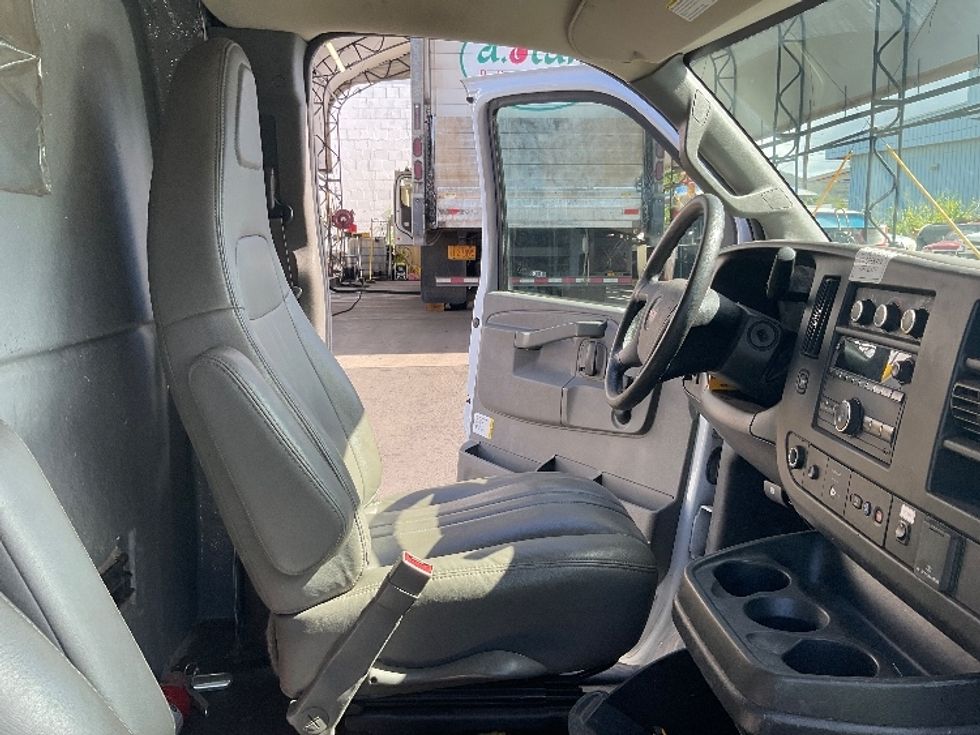 Flatbed Truck-Light and Medium Duty Trucks-GMC-2019-G33503-Torrance-CA-48,366\n\t\tmiles-$ 29,250 - Image 22