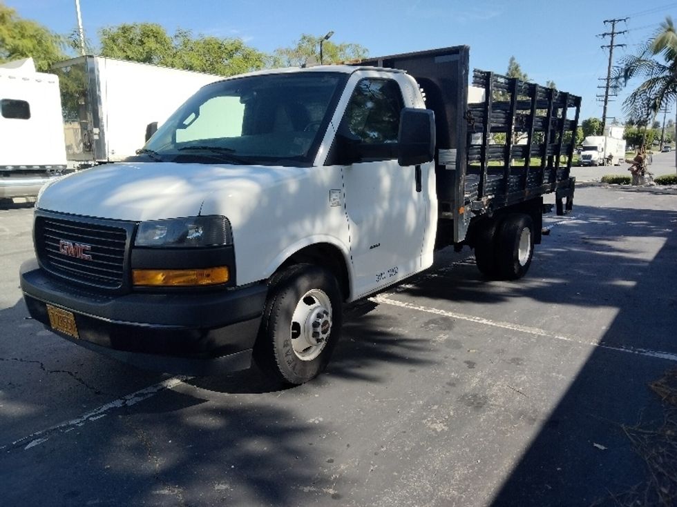 Flatbed Truck-Light and Medium Duty Trucks-GMC-2019-G33503-Torrance-CA-50,975\n\t\tmiles-$ 30,750 - Image 1