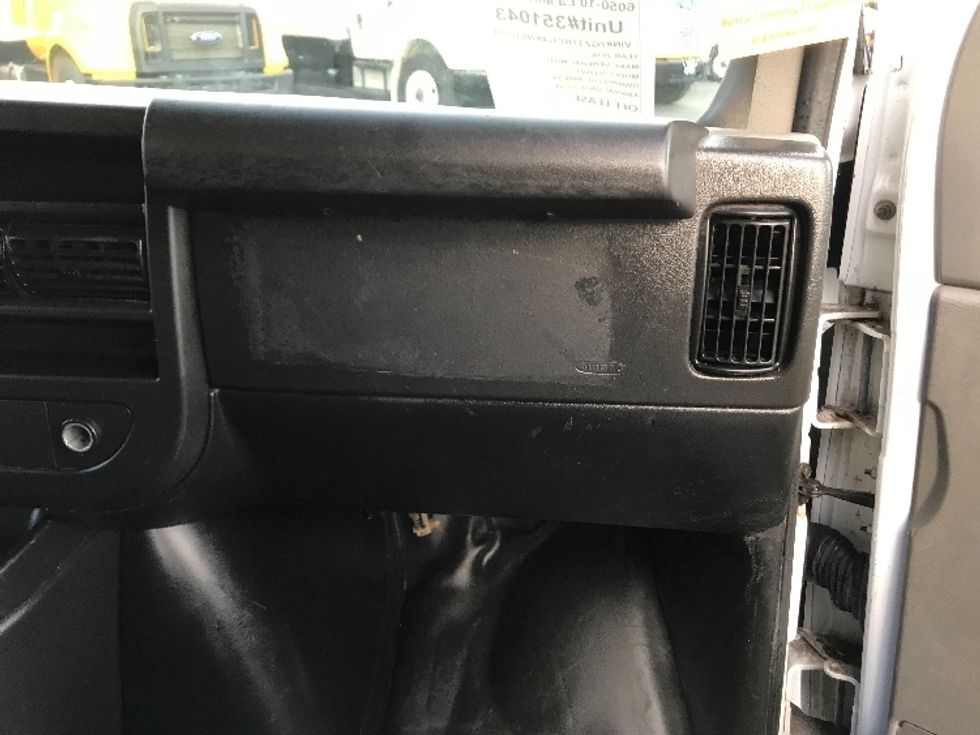Flatbed Truck-Light and Medium Duty Trucks-GMC-2019-G33503-Torrance-CA-50,975\n\t\tmiles-$ 30,750 - Image 19