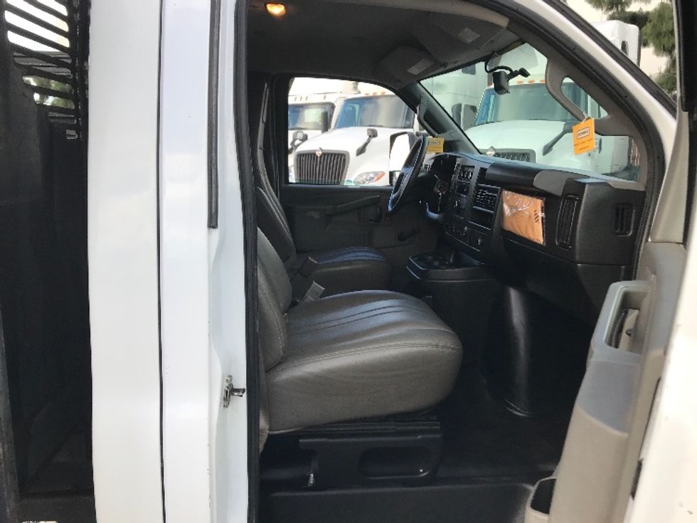 Flatbed Truck-Light and Medium Duty Trucks-GMC-2019-G33503-Torrance-CA-50,975\n\t\tmiles-$ 30,750 - Image 20
