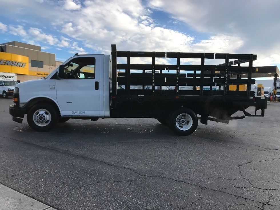 Flatbed Truck-Light and Medium Duty Trucks-GMC-2019-G33503-Torrance-CA-50,975\n\t\tmiles-$ 30,750 - Image 3