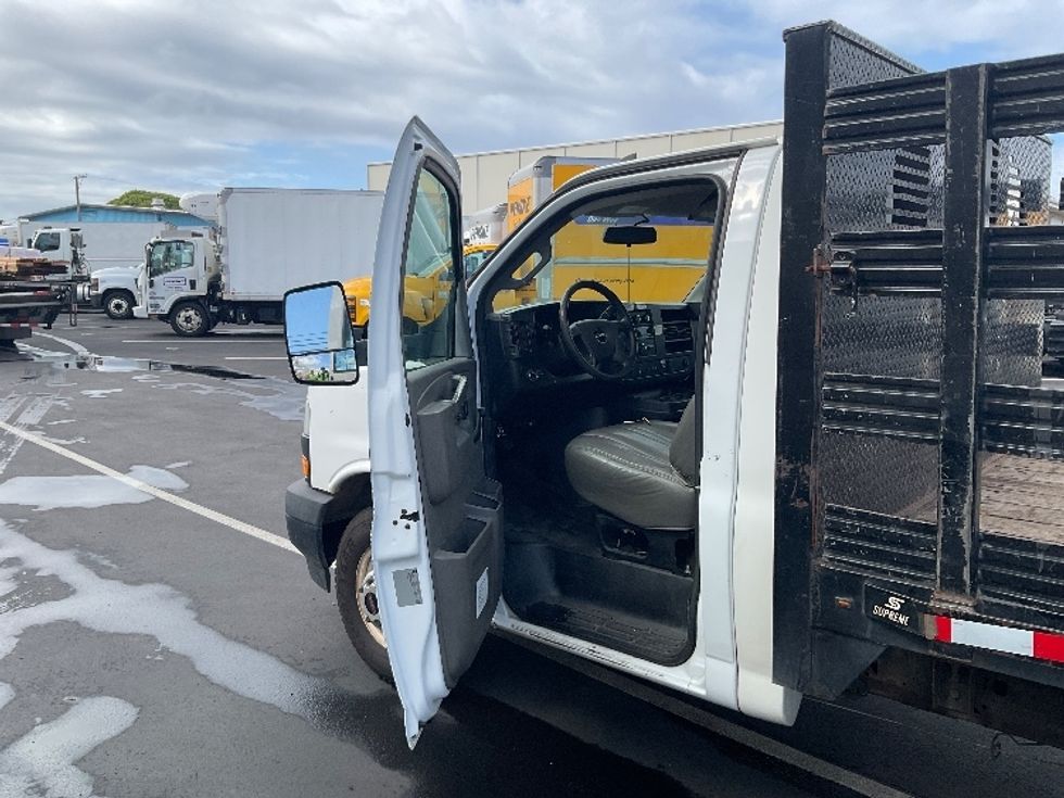 Flatbed Truck-Light and Medium Duty Trucks-GMC-2019-G33503-Torrance-CA-57,819\n\t\tmiles-$ 30,250 - Image 16
