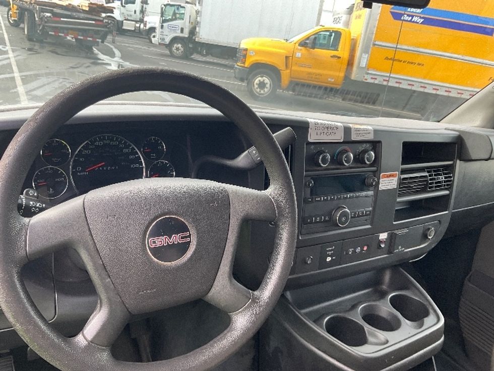 Flatbed Truck-Light and Medium Duty Trucks-GMC-2019-G33503-Torrance-CA-57,819\n\t\tmiles-$ 30,250 - Image 18