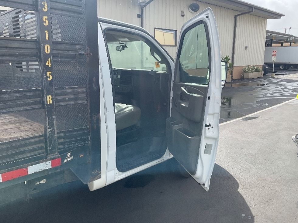 Flatbed Truck-Light and Medium Duty Trucks-GMC-2019-G33503-Torrance-CA-57,819\n\t\tmiles-$ 30,250 - Image 20