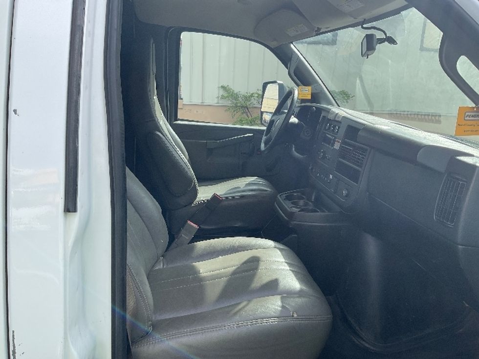 Flatbed Truck-Light and Medium Duty Trucks-GMC-2019-G33503-Torrance-CA-57,819\n\t\tmiles-$ 30,250 - Image 22
