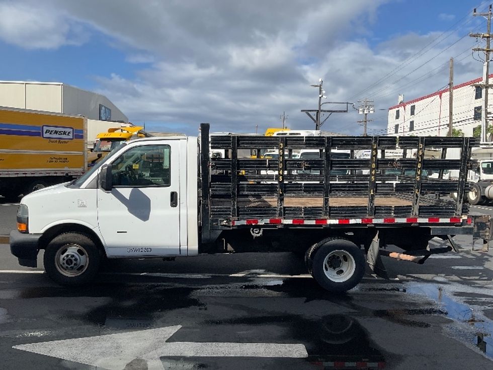 Flatbed Truck-Light and Medium Duty Trucks-GMC-2019-G33503-Torrance-CA-57,819\n\t\tmiles-$ 30,250 - Image 4