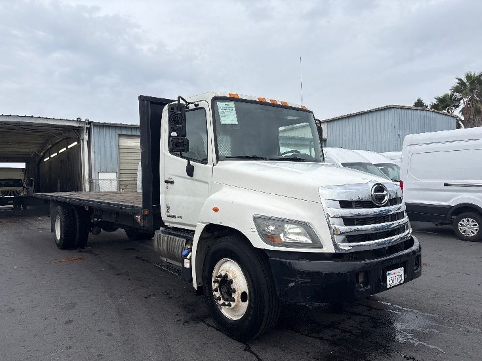 Flatbed Truck-Light and Medium Duty Trucks-Hino-2015-268-West Sacramento-CA-80,907\n\t\tmiles-$ 45,250 - Image 1