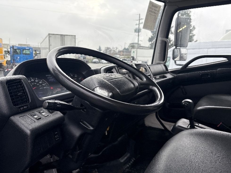 Flatbed Truck-Light and Medium Duty Trucks-Hino-2015-268-West Sacramento-CA-80,907\n\t\tmiles-$ 45,250 - Image 17