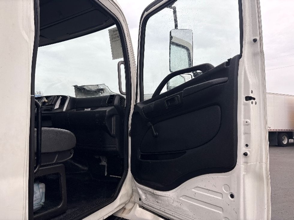 Flatbed Truck-Light and Medium Duty Trucks-Hino-2015-268-West Sacramento-CA-80,907\n\t\tmiles-$ 45,250 - Image 20