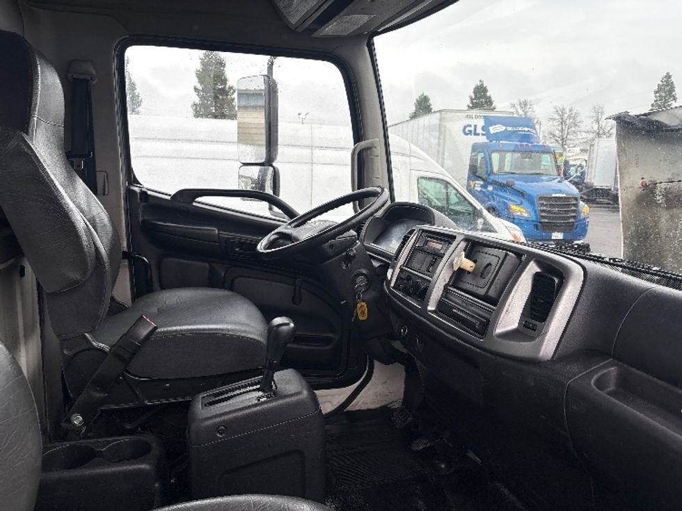 Flatbed Truck-Light and Medium Duty Trucks-Hino-2015-268-West Sacramento-CA-80,907\n\t\tmiles-$ 45,250 - Image 22