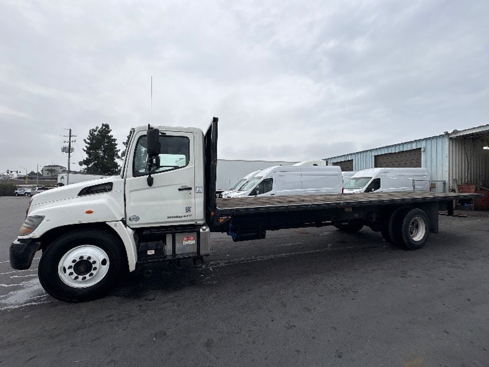Flatbed Truck-Light and Medium Duty Trucks-Hino-2015-268-West Sacramento-CA-80,907\n\t\tmiles-$ 45,250 - Image 4