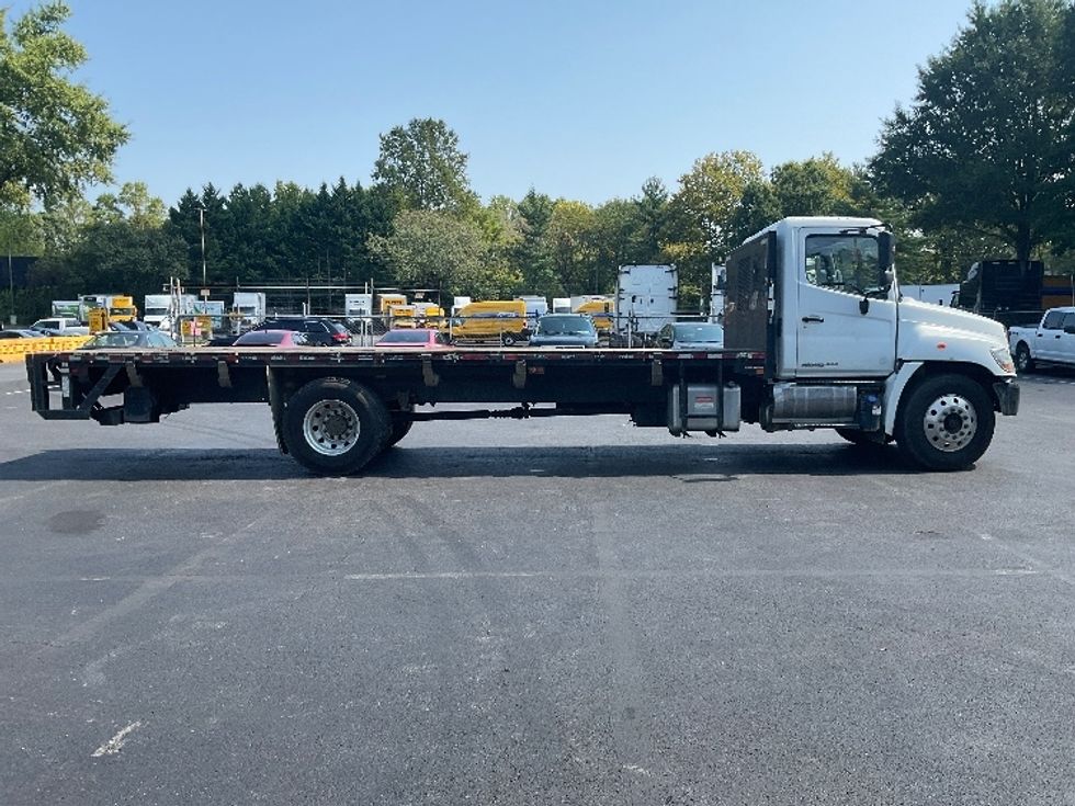 2016 Hino 268 Flatbed Truck