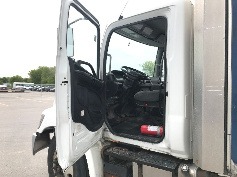 Flatbed Truck-Light and Medium Duty Trucks-Hino-2016-268-Mississauga-ON-172,653\n\t\tkm-$ 72,750 - Image 16